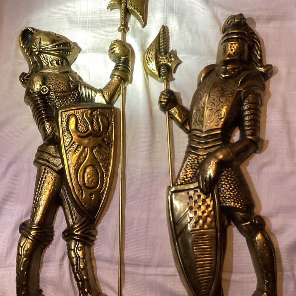 Large Wall Hangings Metal Cast Medieval Crusading Knights w/Axes PAIR Set Renais